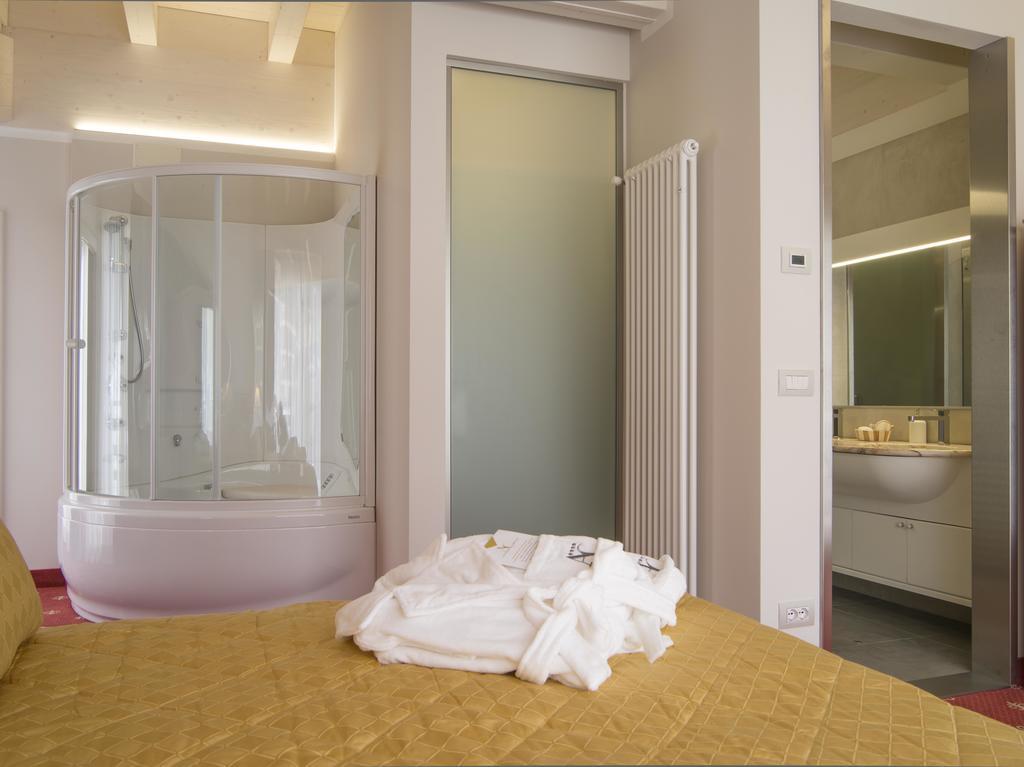 Hotel Miramonti Madonna di Campiglio Bagian luar foto