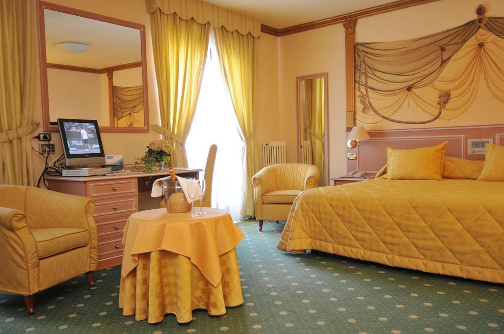 Hotel Miramonti Madonna di Campiglio Bagian luar foto
