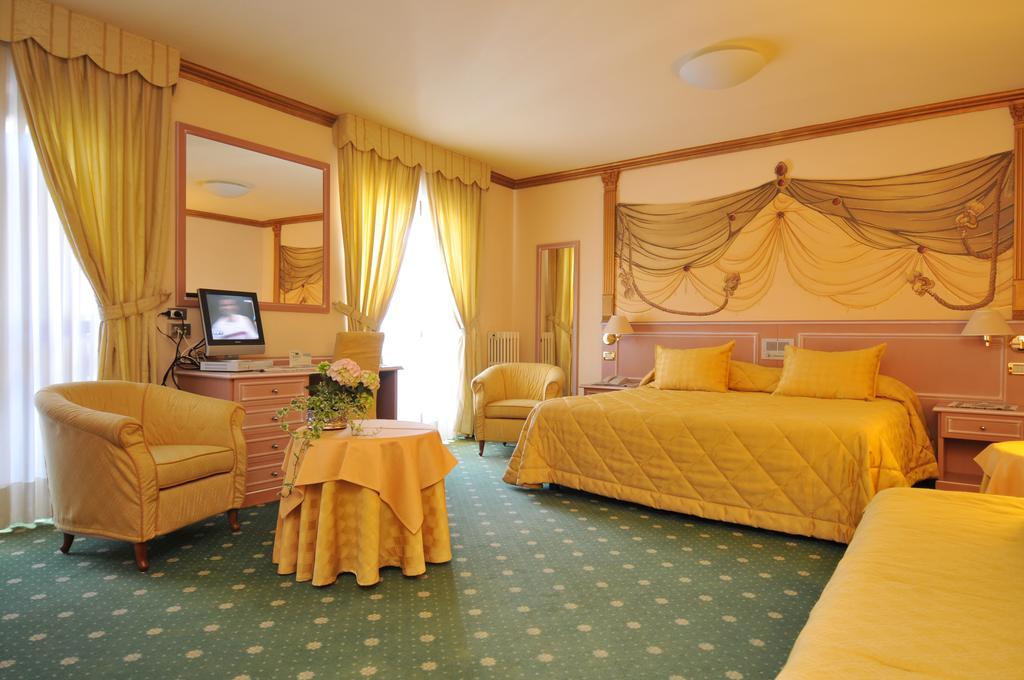 Hotel Miramonti Madonna di Campiglio Bagian luar foto