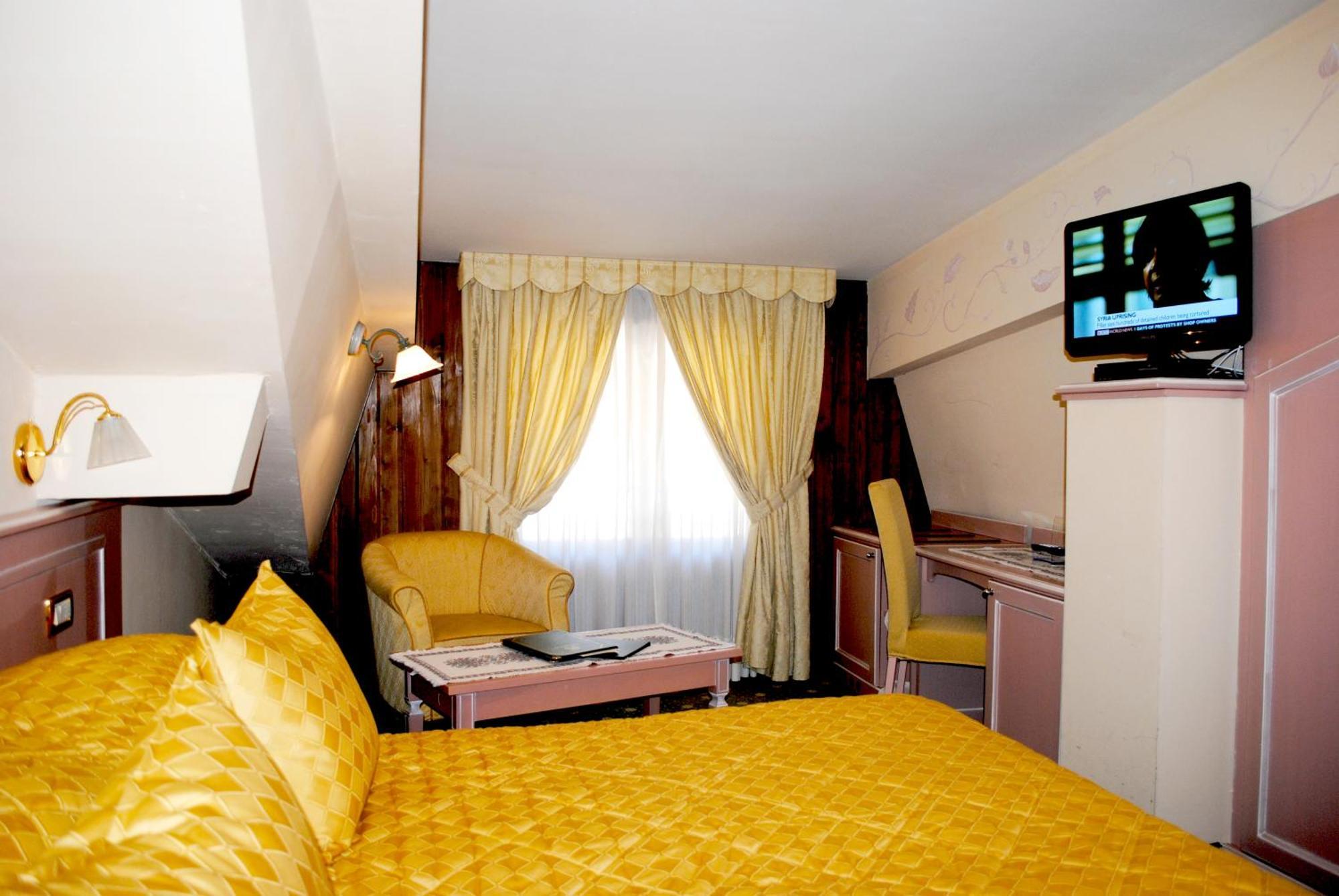 Hotel Miramonti Madonna di Campiglio Bagian luar foto